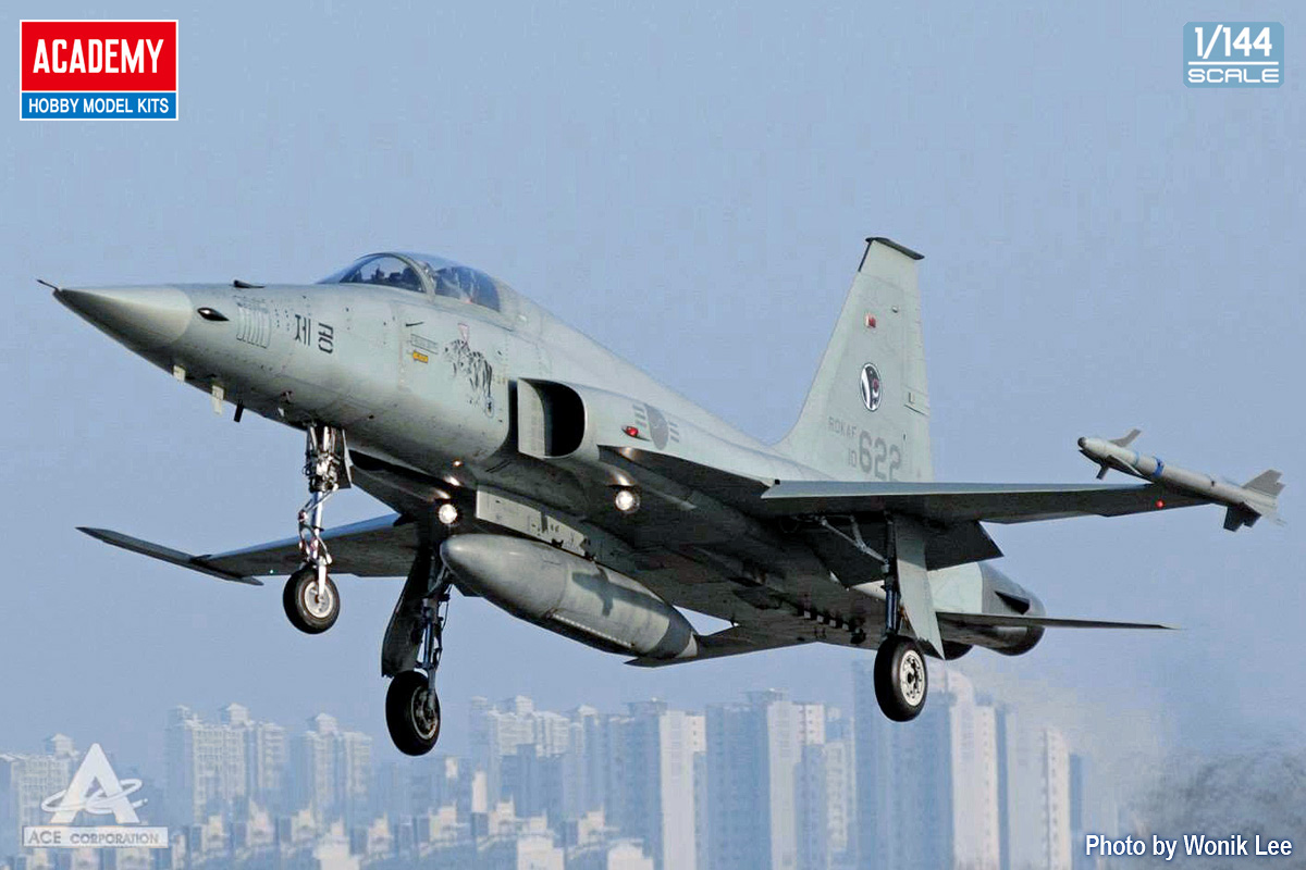 12644 アカデミー 1/144 KF-5E タイガー2 '大韓民国空軍'